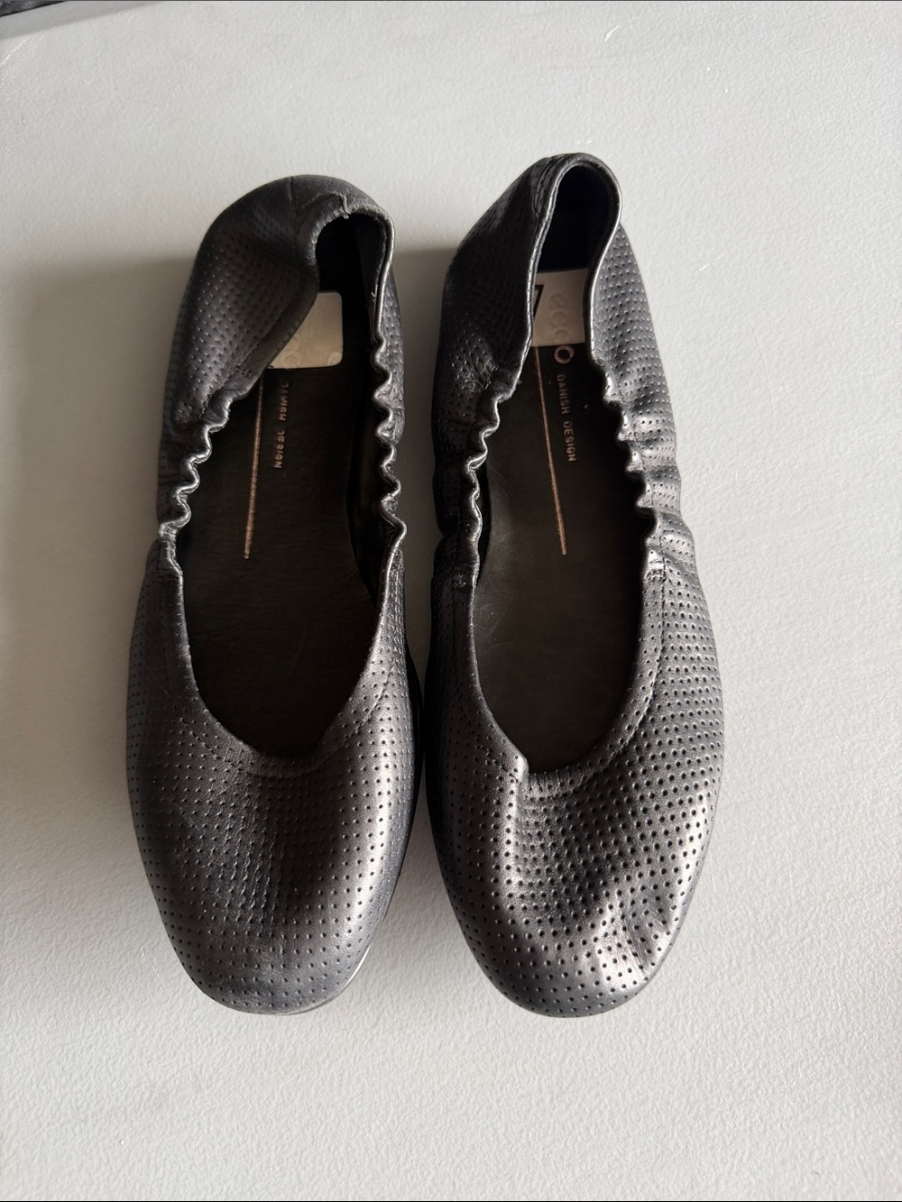 Ecco Black Perforated Leather Elastic Ballet Flats